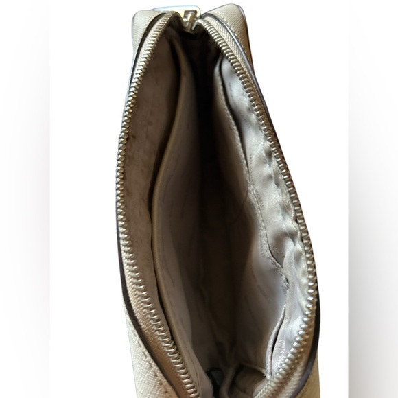 EUC Michael Kors Crossbody - Picture 3 of 4